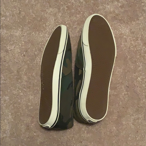 Vans - Picture 2 of 4